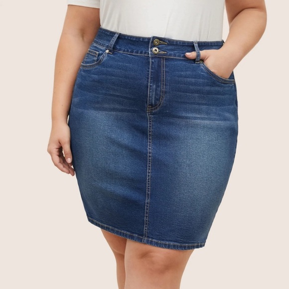 BloomChic Plus Size 2XL Dark Wash Split Back Bodycon Denim Skirt us16 - Picture 1 of 7